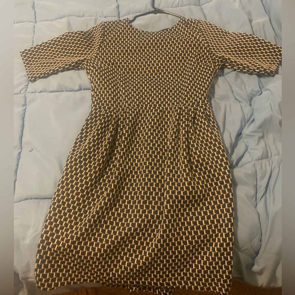Black and White mid thigh dress. Worn twice to work.